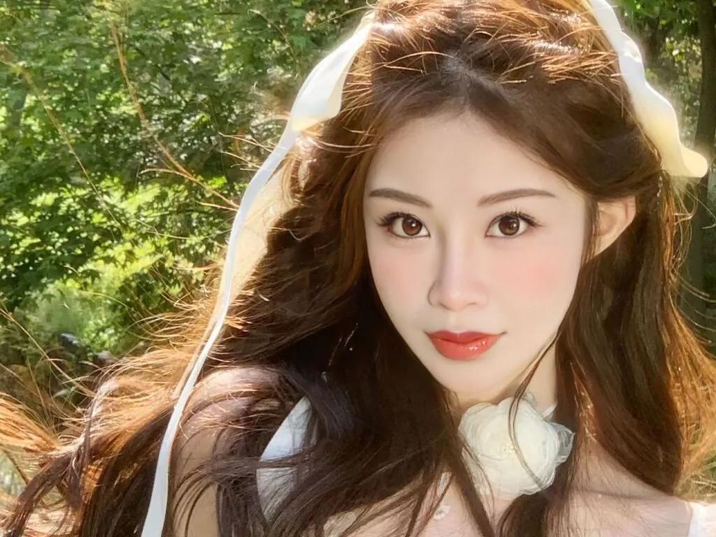 Photos of XiaoJuan from LiveJasmin is Freechat