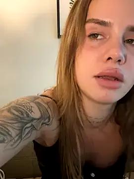 Photos of EmiliaCatalina from StripChat is Freechat