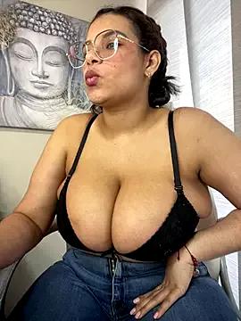 Photos of Isabella_boobd from StripChat is Freechat