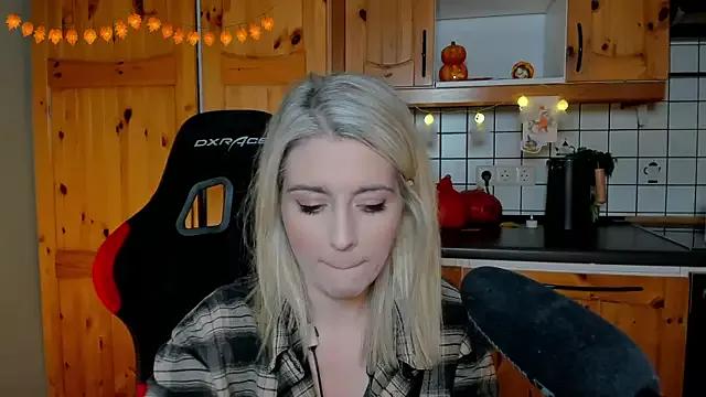 Photos of Lisaonthemoon from StripChat is Group