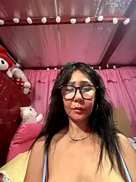 Photos of sweetieme from StripChat is Freechat