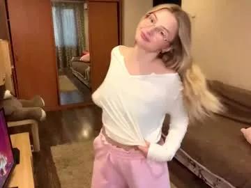 deonnagarn — Goal: Put my hands under my top and squeeze my pink nipples  #18 #new #lovense #blonde #cute [33 tokens remaining]