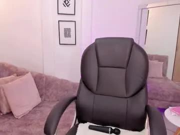 miranda_crawfor — GOAL: finger pussy + blow job + spit play [300 tokens remaining] 