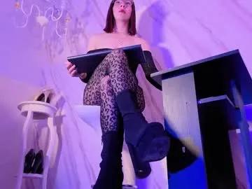 mollyevanss1 — Heel Licking [250 tokens left] Today is a day of burial, what do you want to do? #legs #pantyhose #boots #mistress #feet