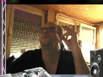 r_2d2_ — Lets hear some music together #daddy #nonude #nomakeup #music #nice