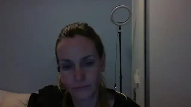 Annylove1 — naked butt and pussy