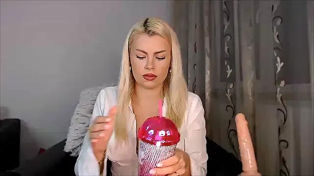 BonieBonita — MASTURBATE that kitty