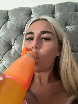 EllieMaeBaby on StripChat 