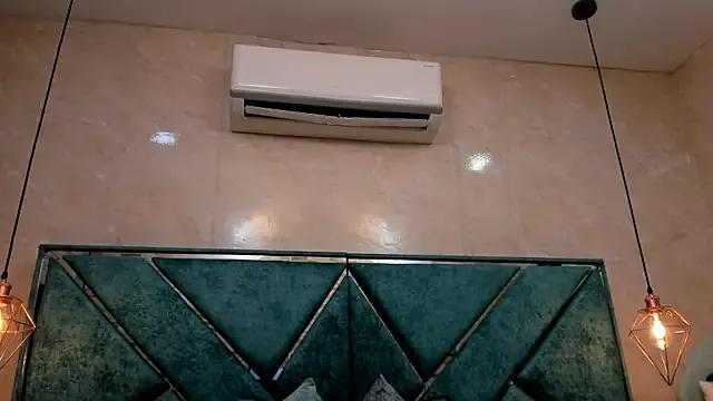 EXOTIC_TRANS — 1 finger in my ass! 