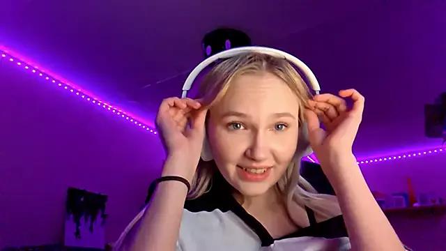 KarinRobertson — Show my pussy a little