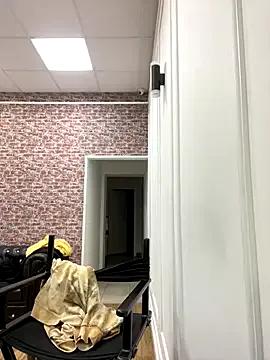 KiraMyers — Show tits