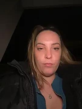 LiliMorganxxx — tolgo le mutandine in strada