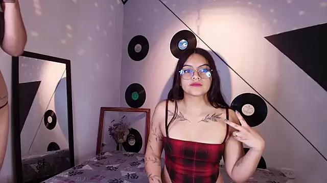 Lilith_and_Khloe on StripChat 