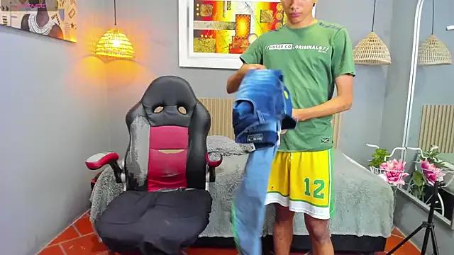 markbowie — show ass hot