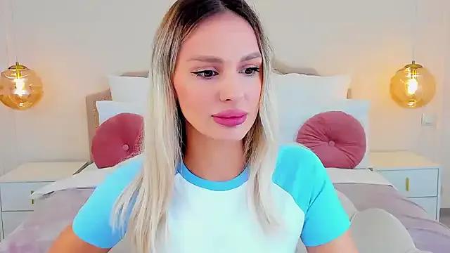 MissLoou — put on a latex sexy outfit