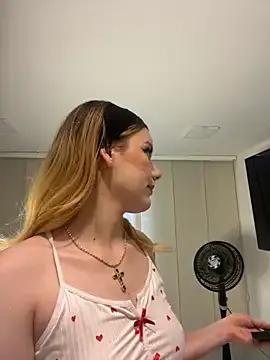 NicoleCut — Flash tits