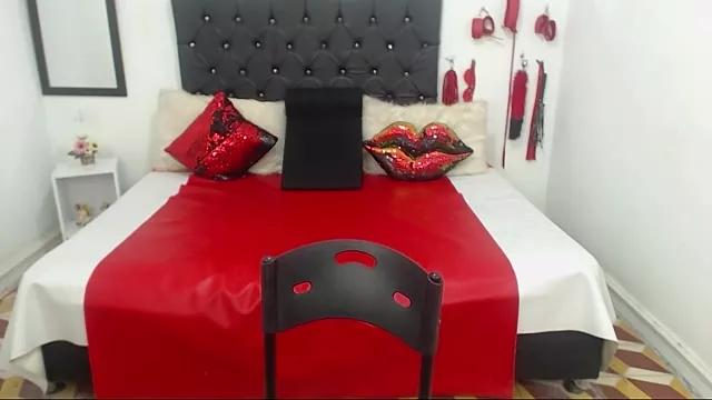 Sweetbigcatt on StripChat 