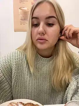 VanillaCakes — Freechat on StripChat