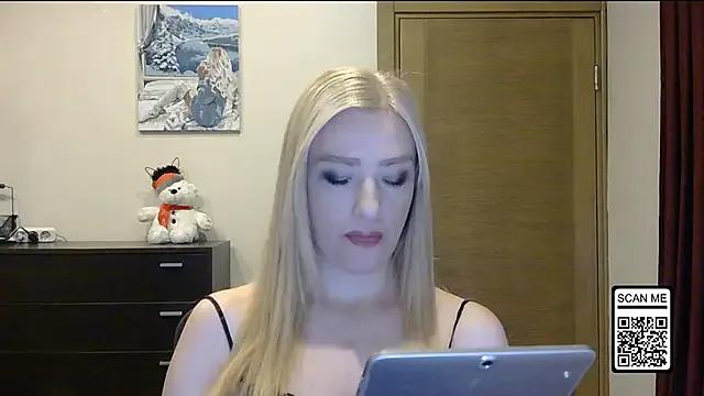 Wild_Silk_Desire — Change clothes and dance)